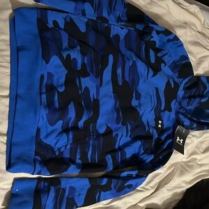 Boys under armour sweater yL new!!